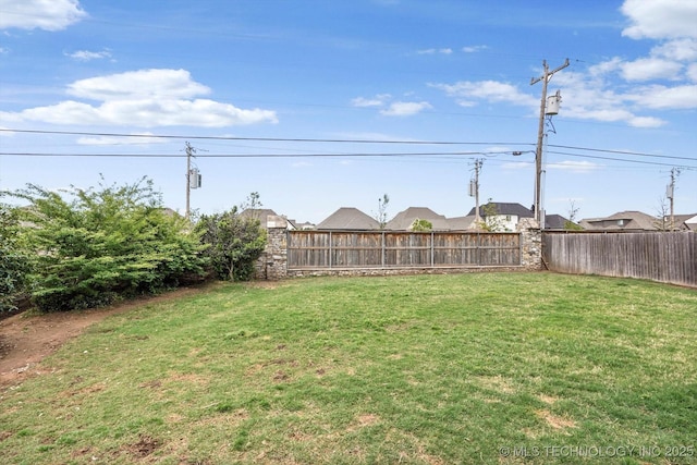 view of yard featuring a fenced backyard