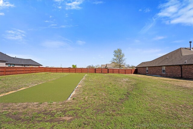 view of yard featuring a fenced backyard