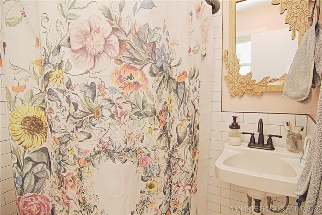 74703 S 320th Rd, Wagoner, OK 74467 - bathroom with a sink, tile walls, and tasteful backsplash