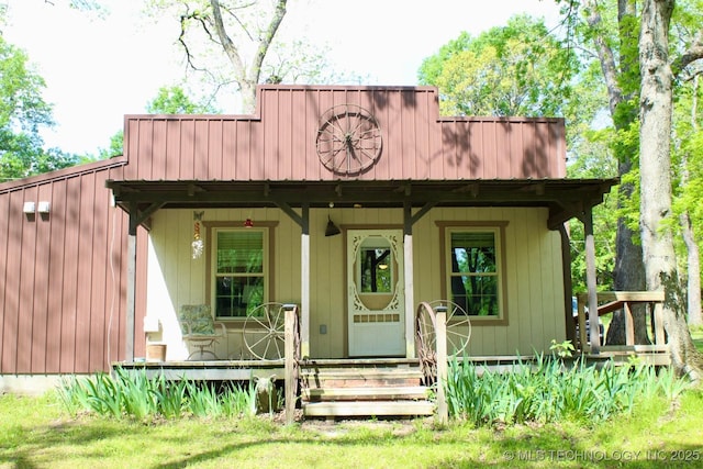1005 N Osage St, Chouteau, OK 74337 - view of front of property featuring covered porch