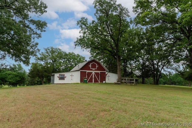 view of barn featuring a lawn