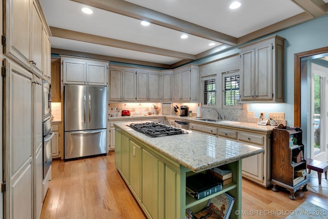 kitchen featuring stainless steel appliances, light wood-style floors, tasteful backsplash, and green cabinets