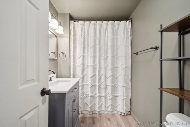 109 S Coo Y Yah St, Pryor, OK 74361 - full bath featuring a shower with shower curtain, toilet, wood finished floors, and vanity