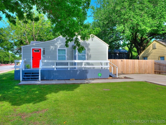 view of front of house featuring a front lawn, fence, and a wooden deck
