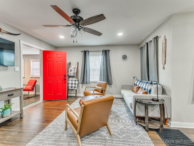 living area with baseboards, recessed lighting, ceiling fan, and wood finished floors