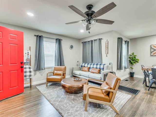 living area featuring recessed lighting, baseboards, ceiling fan, and light wood-type flooring