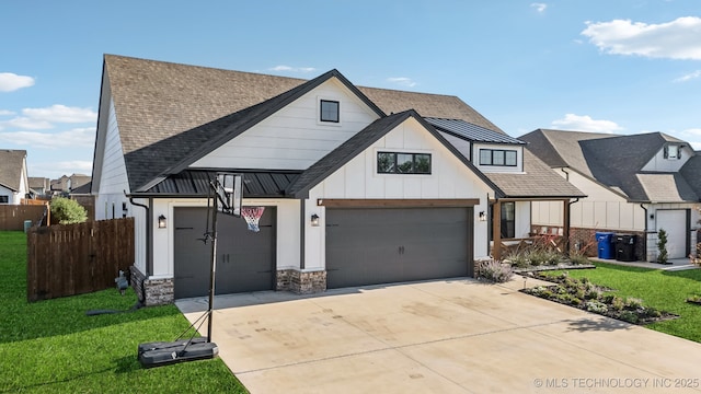 view of front of property featuring roof with shingles, fence, a front yard, and concrete driveway