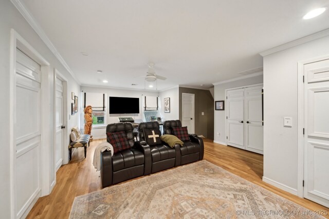 living room with recessed lighting, ornamental molding, a ceiling fan, and light wood finished floors
