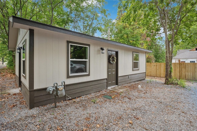 view of front of house featuring fence