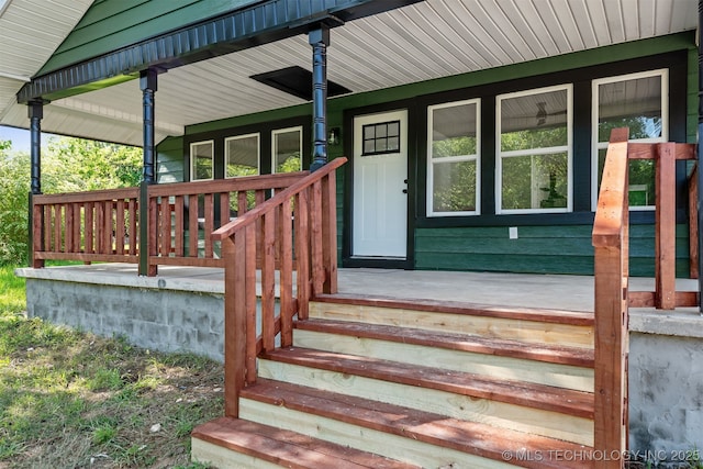 property entrance featuring a porch