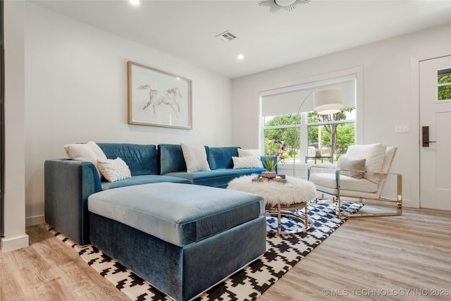 living room with light wood-type flooring, recessed lighting, baseboards, and visible vents