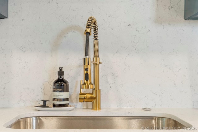 room details featuring a sink