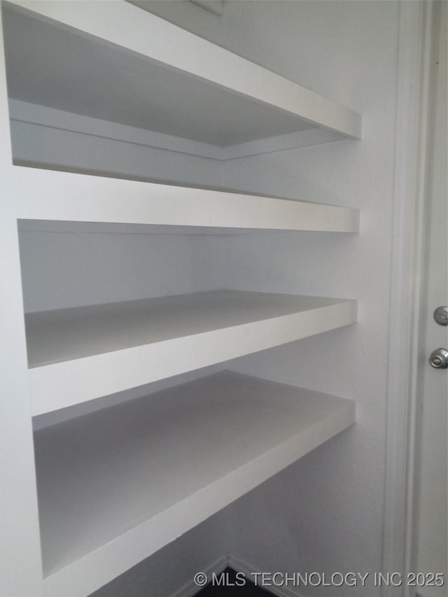 177 Lakeaire Dr, Eufaula, OK 74432 - view of pantry