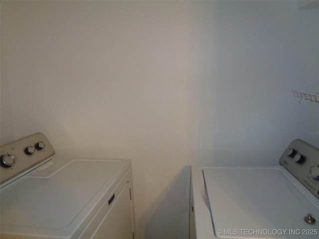 177 Lakeaire Dr, Eufaula, OK 74432 - clothes washing area with independent washer and dryer and laundry area