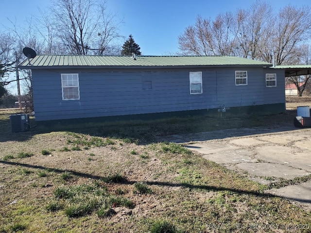 824 W Houston St, Okemah, OK 74859 - view of property exterior with metal roof and cooling unit