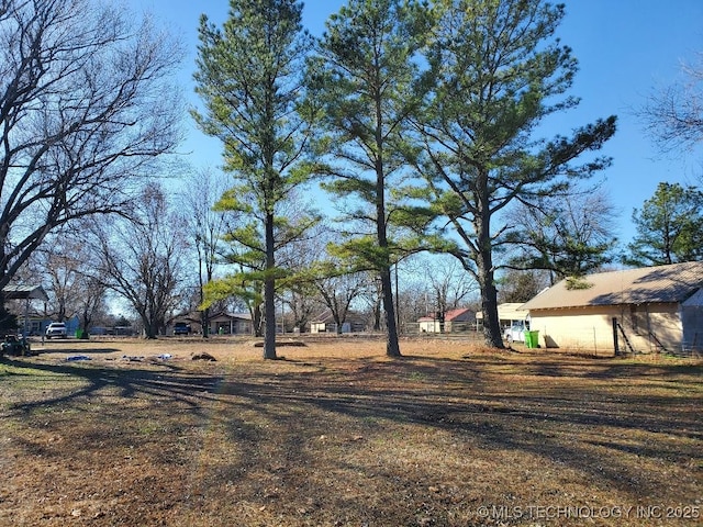 824 W Houston St, Okemah, OK 74859 - view of yard