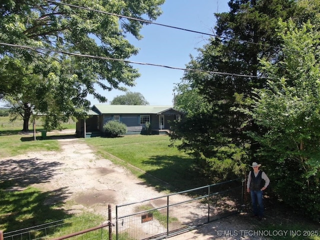 824 W Houston St, Okemah, OK 74859 - view of front of home