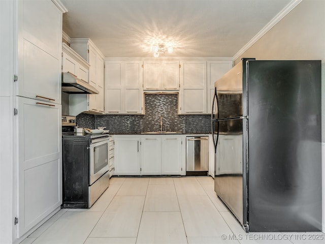 2236 S Marion Ave, Tulsa, OK 74114 - kitchen featuring a sink, dark countertops, stainless steel appliances, under cabinet range hood, and tasteful backsplash