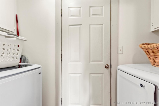 laundry room featuring cabinet space and washer and dryer