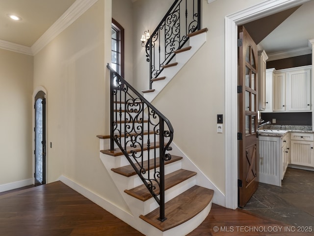 stairs featuring recessed lighting, baseboards, and ornamental molding