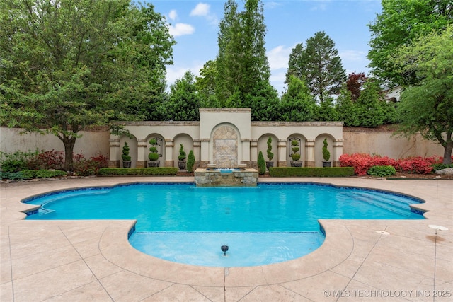 10910 S 69th E Ave, Tulsa, OK 74133 - view of pool featuring a pool with connected hot tub and a patio area