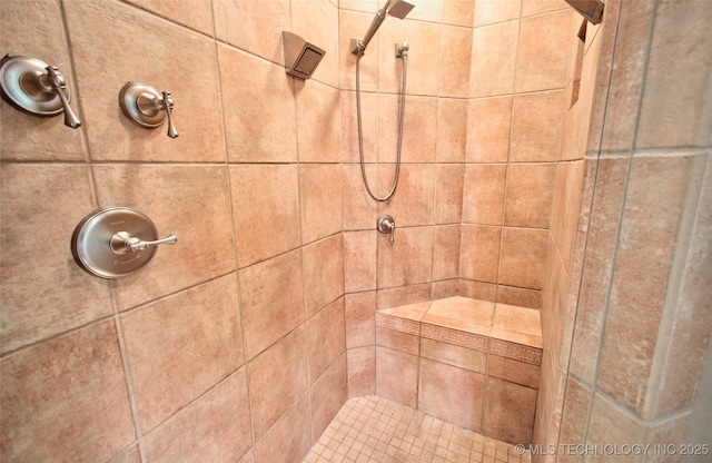 full bathroom featuring tiled shower