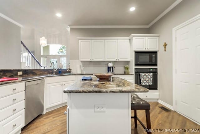 3401 N Narcissus Ave, Broken Arrow, OK 74012 - kitchen featuring black appliances, a sink, ornamental molding, white cabinets, and a breakfast bar