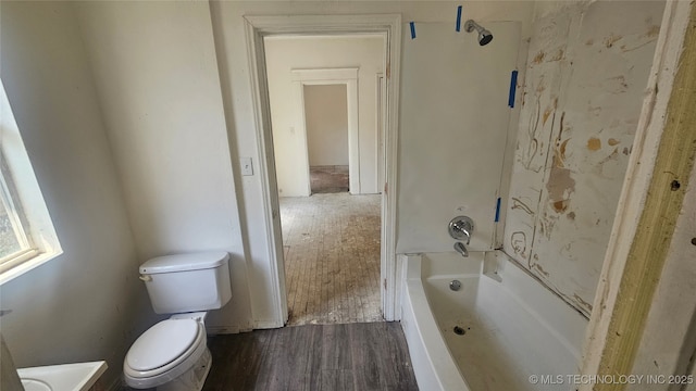 327 N G St, Muskogee, OK 74403 - full bathroom featuring shower / bath combination, toilet, and wood finished floors