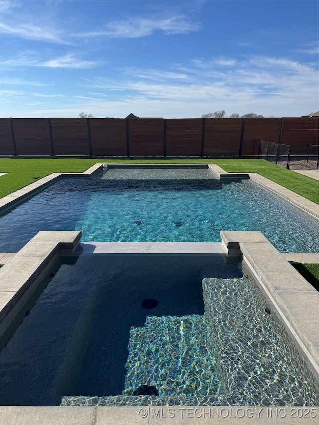 1583 E Clara Ct, Fort Gibson, OK 74434 - view of swimming pool featuring a fenced backyard and a pool with connected hot tub