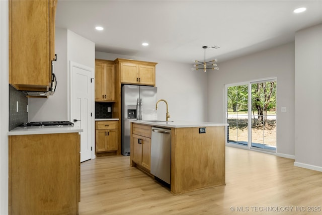 kitchen with stainless steel appliances, an inviting chandelier, decorative backsplash, and light wood-style flooring