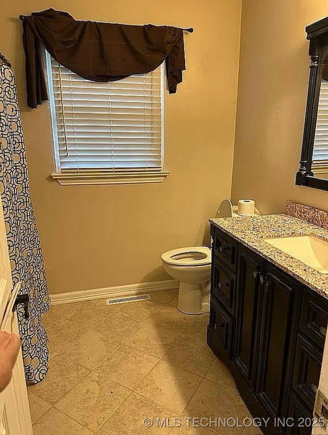 full bath with baseboards, vanity, toilet, and visible vents