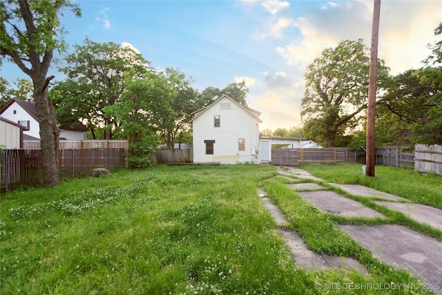 view of yard featuring a fenced backyard