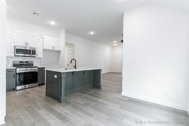 10914 S 272nd E Ave, Coweta, OK 74429 - kitchen featuring stainless steel appliances, light wood-type flooring, light countertops, ceiling fan, and recessed lighting