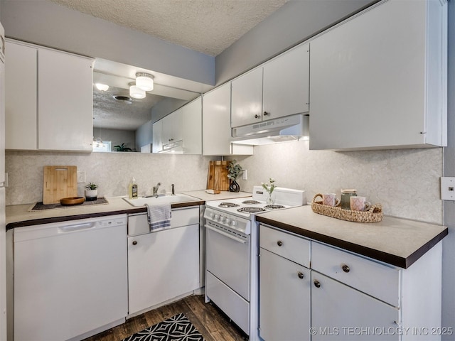 kitchen with a textured ceiling, under cabinet range hood, dark wood-style flooring, white appliances, and backsplash