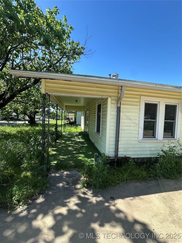 417 E SE, Ardmore, OK 73401 - view of side of home with an attached carport