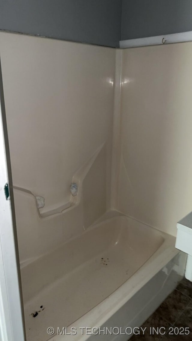 417 E SE, Ardmore, OK 73401 - full bath with a bathtub