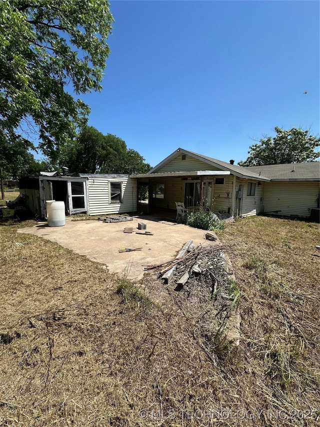 417 E SE, Ardmore, OK 73401 - rear view of house with a patio area