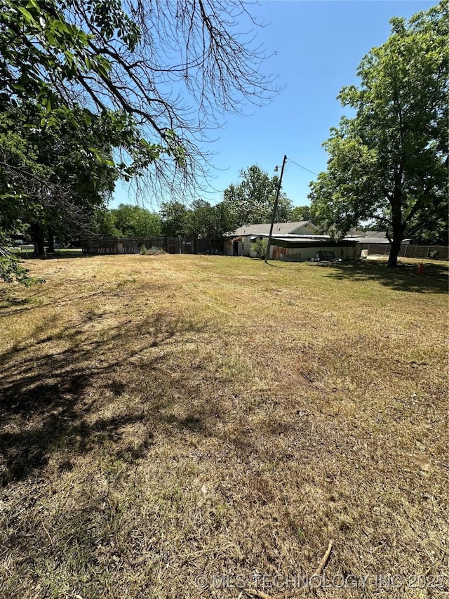 417 E SE, Ardmore, OK 73401 - view of yard featuring fence