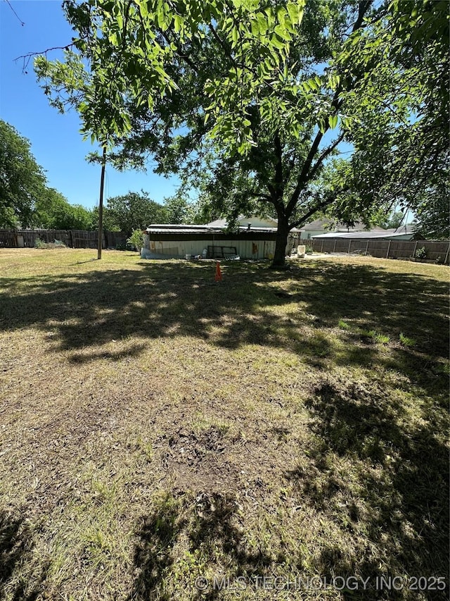417 E SE, Ardmore, OK 73401 - view of yard