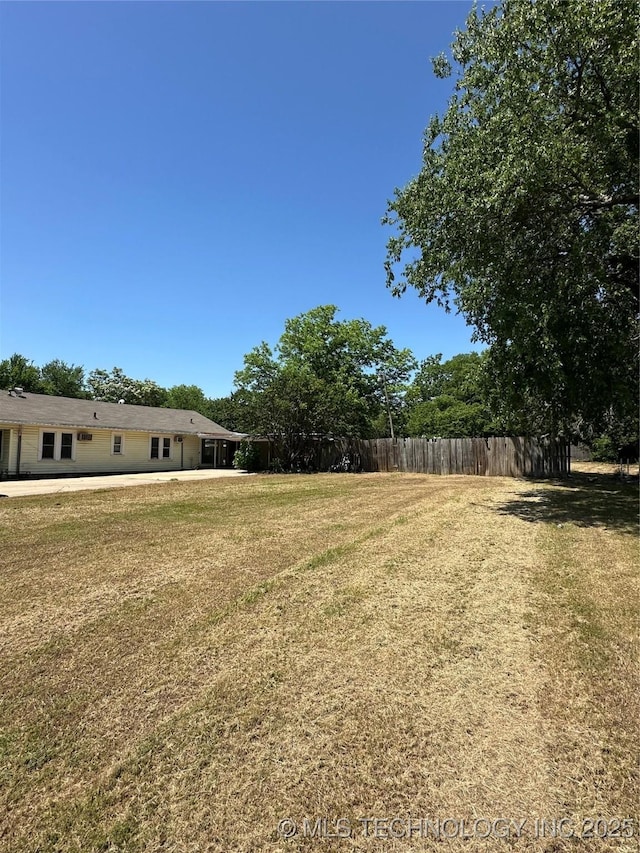 417 E SE, Ardmore, OK 73401 - view of yard