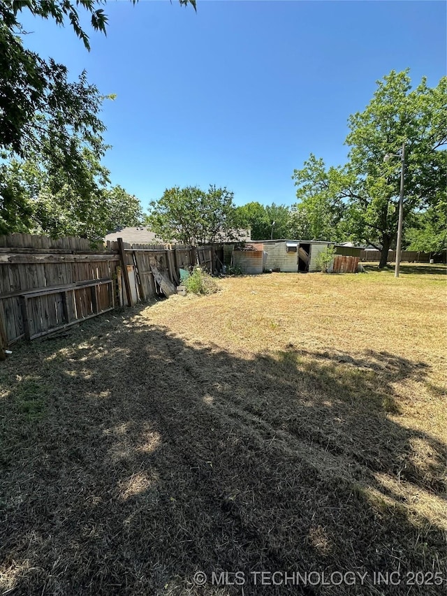 417 E SE, Ardmore, OK 73401 - view of yard with fence