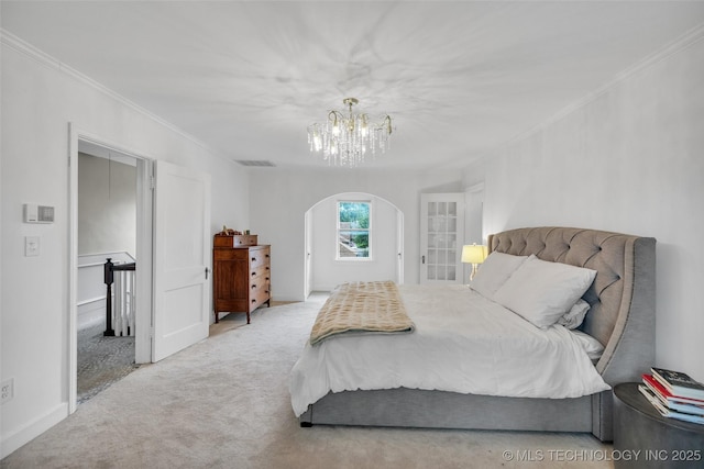 bedroom with visible vents, crown molding, carpet floors, arched walkways, and a notable chandelier