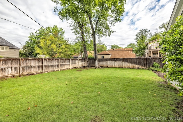 view of yard featuring a fenced backyard