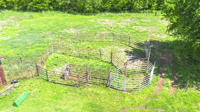 view of yard featuring a rural view