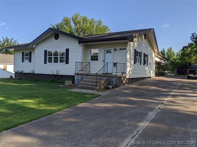 bungalow-style home featuring crawl space, a front lawn, and driveway
