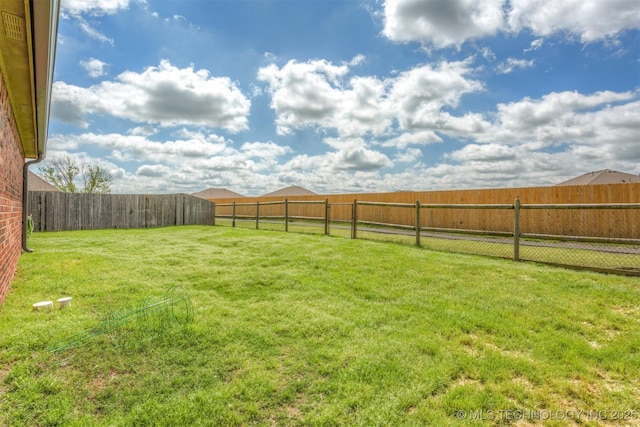 view of yard featuring a fenced backyard