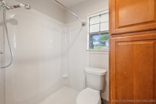 1109 S Division St, Sapulpa, OK 74066 - bathroom featuring a shower and toilet