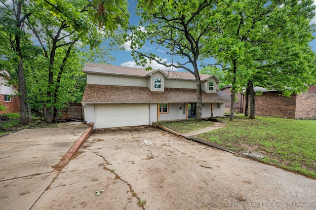 1109 S Division St, Sapulpa, OK 74066 - traditional home featuring roof with shingles, brick siding, driveway, a garage, and a front yard