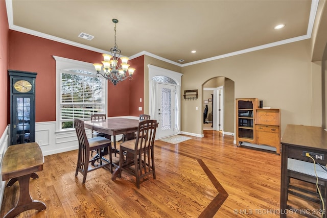 2501 Forest Ridge Parkway, Claremore, OK 74017 - dining room featuring arched walkways, light wood finished floors, crown molding, a chandelier, and recessed lighting