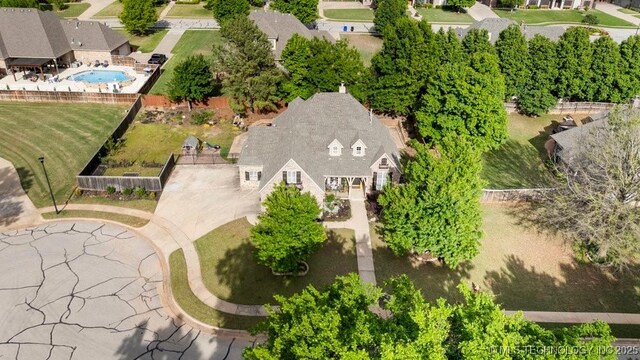6811 S Sycamore Pl, Broken Arrow, OK 74011 - view from above of property with a pool